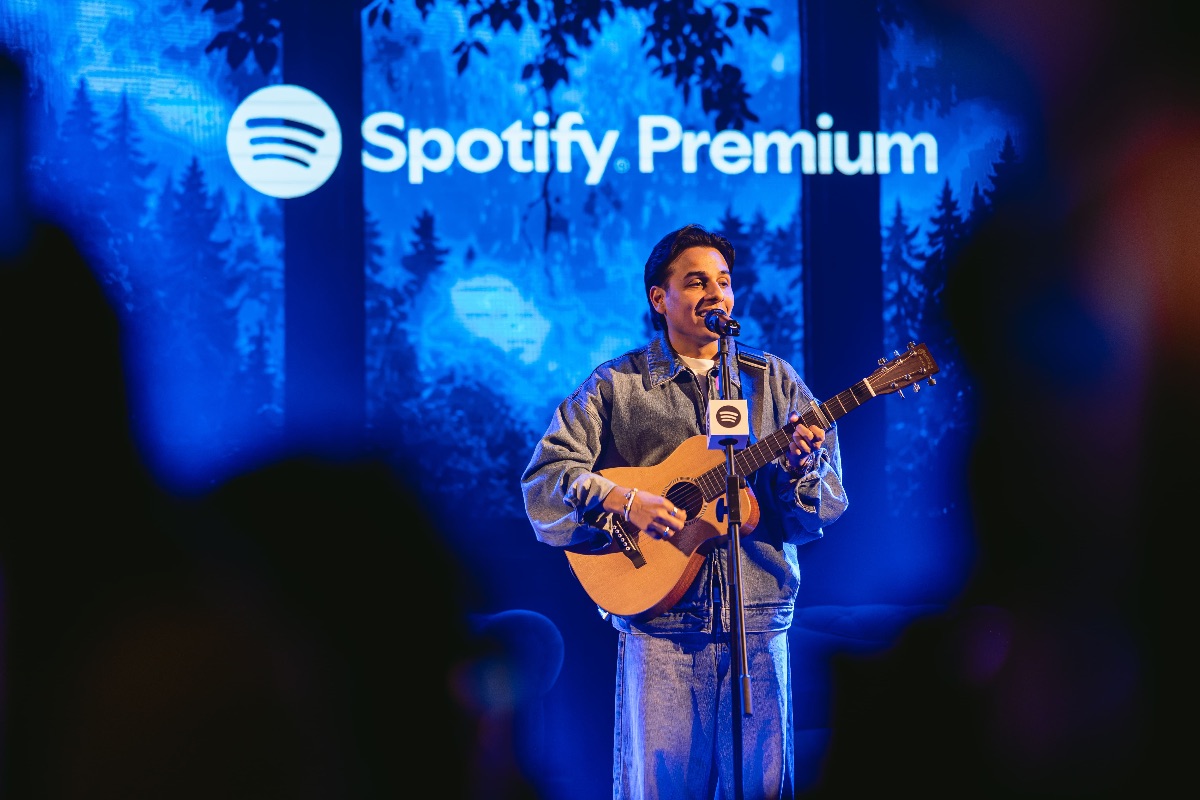 Anuv-Jain-permorming-at-‘Coming-Home-to-Anuv-Jain-hosted-by-Spotify-India.jpg